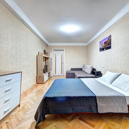 Apartments Near Ocean Plaza Druzhby Narodov Boulevard 8A Kijów Zewnętrze zdjęcie