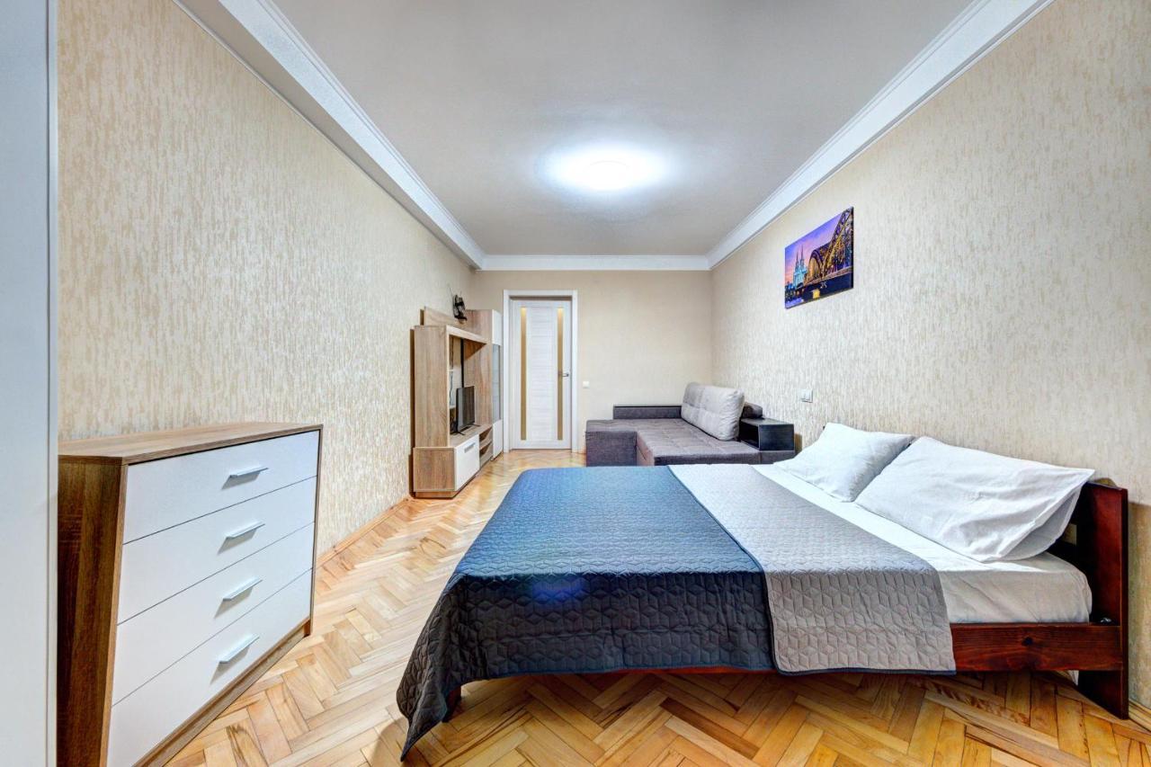 Apartments Near Ocean Plaza Druzhby Narodov Boulevard 8A Kijów Zewnętrze zdjęcie