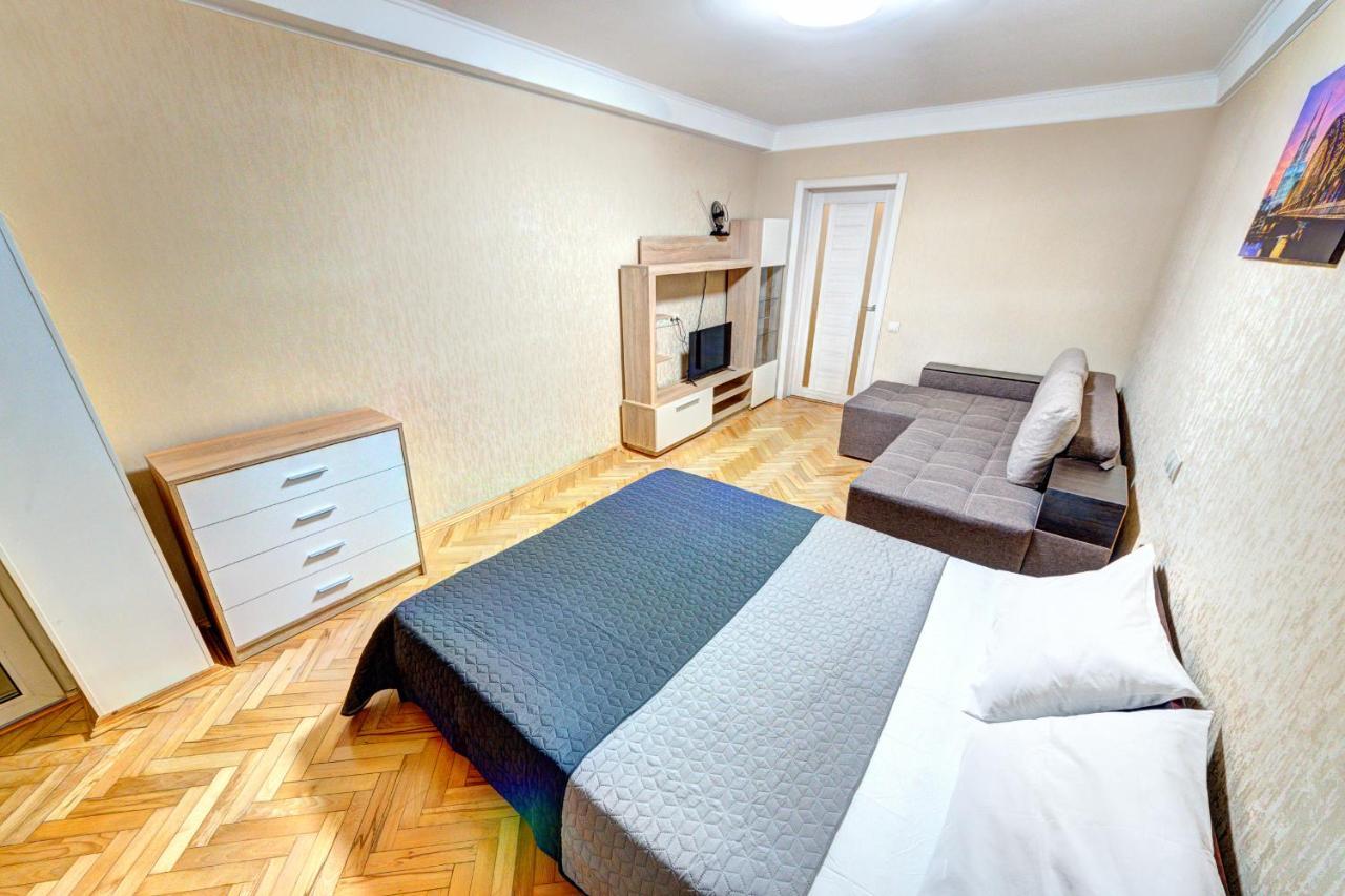 Apartments Near Ocean Plaza Druzhby Narodov Boulevard 8A Kijów Zewnętrze zdjęcie